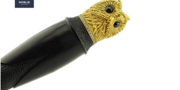 Artistic casting for knives