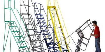 Factors To Consider Before Purchasing Rolling Ladders 
