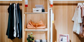 How to Navigate the Workday vs. Weekend Closet
