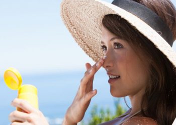 Using Face Sunscreen for Sensitive Skin to Prevent Damage