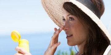 Using Face Sunscreen for Sensitive Skin to Prevent Damage