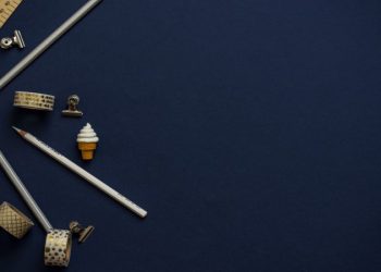 3 WAYS TO MAKE A BACKGROUND FOR PRODUCT PHOTOGRAPHY