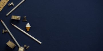 3 WAYS TO MAKE A BACKGROUND FOR PRODUCT PHOTOGRAPHY
