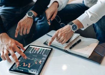 Controlling Emotions When Trading [Beginner’s Guide 2022]