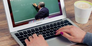 How Technology is Changing and Transforming Traditional Education