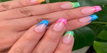 How to Create French Tips Nails Like a Pro