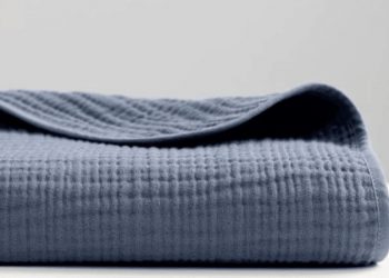 Muslin texture: delicate to the touch and vaporous