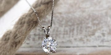 Diamond Pendant Buying Guide in Dallas