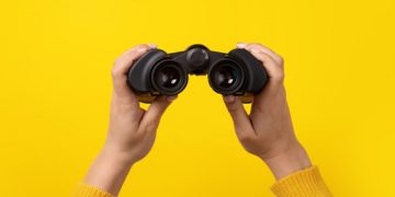 How to Choose the Best Binoculars