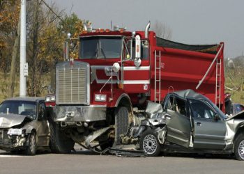 Is It Worth Hiring a Lawyer After Traffic Collisions Caused by Truck Accidents?