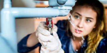 How to Fix a Plumbing Problem in Guelph without a Helper