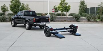 A Few Easy Tips for Towing With a Car Dolly