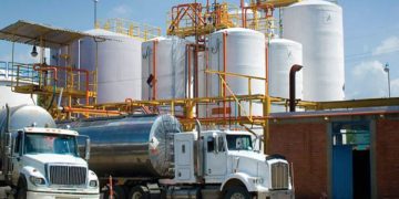 How To Choose The Right Chemical Transport For Your Business