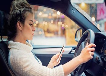 Two main traffic violations and distractions for teenage drivers in California