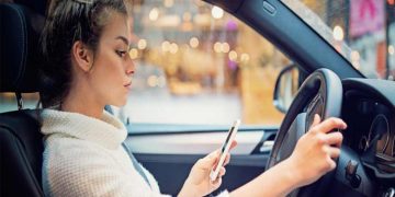 Two main traffic violations and distractions for teenage drivers in California