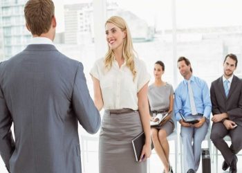 What is the best way to dress for a job interview?