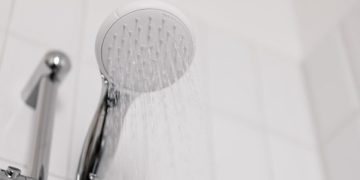 Body wash vs Bar soap: What Should Men of Color Use?