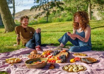 4 Essential Items to Take With You on a Picnic