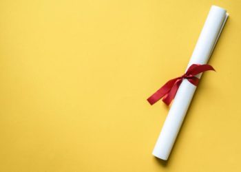 5 Reasons to Buy a Fake College Diploma