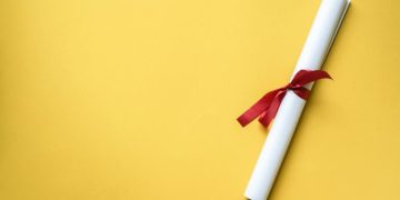 5 Reasons to Buy a Fake College Diploma