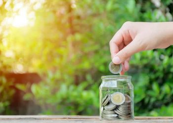 Strategies to Save Money While Being Eco-friendly