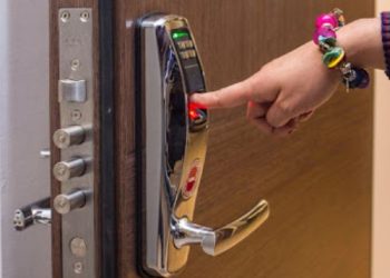 Using RFID door lock access control systems