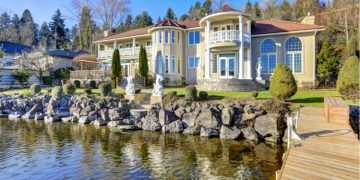What Are the Top Benefits of Buying a Waterfront Home?