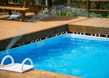 4 Signs That Show You Need a Pool Filter Repair