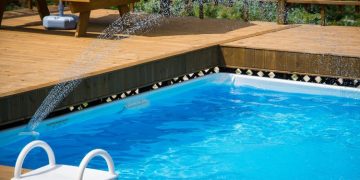 4 Signs That Show You Need a Pool Filter Repair