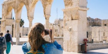 Can I Fly Nonstop to Israel with My Christian Travel Group?