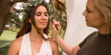 The Advantages of Pursuing a Career as a Beautician