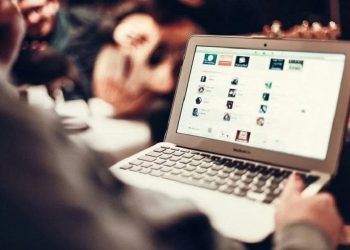 Comparing the Effectiveness of Technology-Based Writing Assignments in Distance Learning to Traditional Writing Assignments