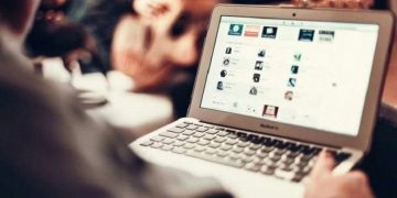Comparing the Effectiveness of Technology-Based Writing Assignments in Distance Learning to Traditional Writing Assignments