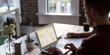 5 Apps To Help You Manage Money