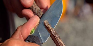 6 REASONS WHY YOU SHOULD OWN A HUNTING KNIFE