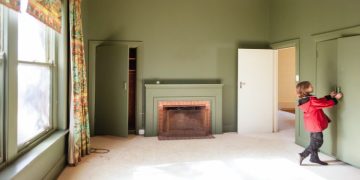 Buying a Home: What Are the Differences Between a Survey and a Valuation?