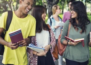 How to Find Old Schoolmates Online