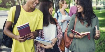 How to Find Old Schoolmates Online