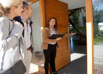 Safety Tips for Realtors_ What to Know before Entering a Client’s Home