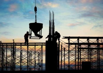 Why should you choose material hoist hire for construction?  