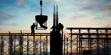Why should you choose material hoist hire for construction?  