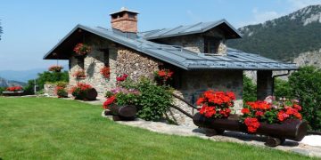 5 Ways to Make Your Home More Inviting This Summer