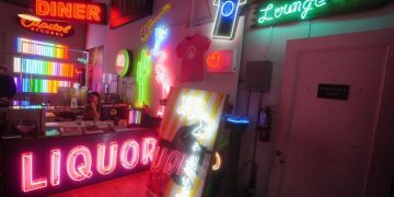 Brighten Up Your Bar: How to Choose a Professional Organisation for Quality Neon Signs