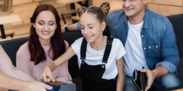 How to Help Your Kids Build a Good Credit History
