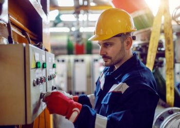 Electrical safety guidance for warehouse workers