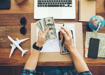 How to Balance the Budget While Traveling Effectively