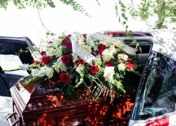 The Art of Choosing Funeral Flowers
