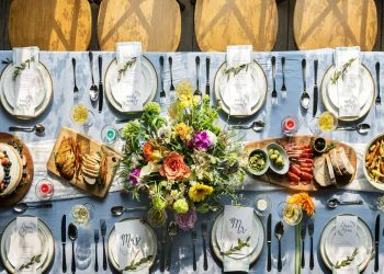 How to Feed a Crowd: Top Tips to Nail Your Wedding Catering
