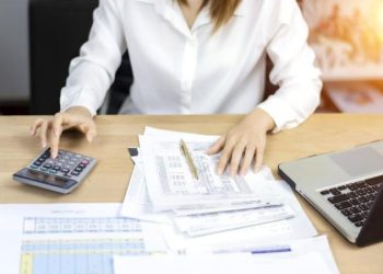 A guide to choosing the right bookkeeping service for your small business
