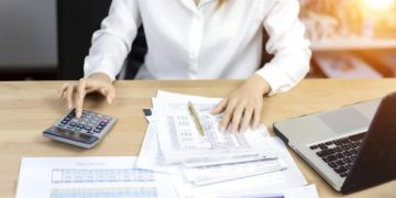 A guide to choosing the right bookkeeping service for your small business